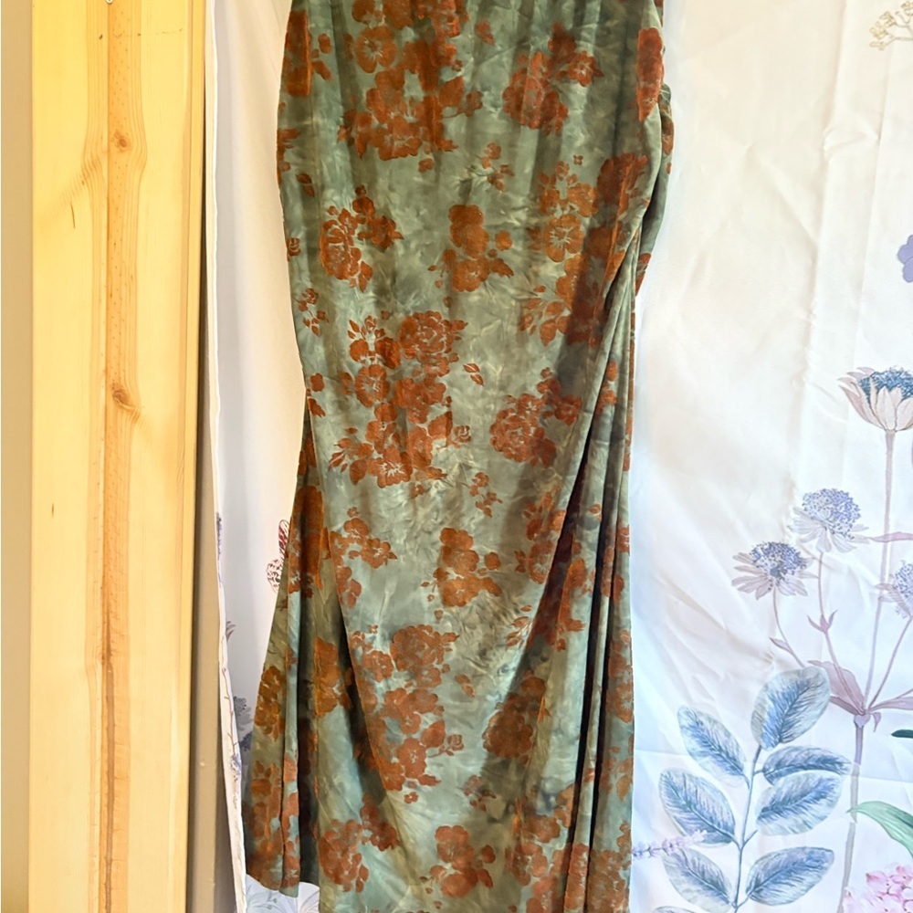 Floral Velvet Drape Skirt - Green and Brown - Picture 2 of 3